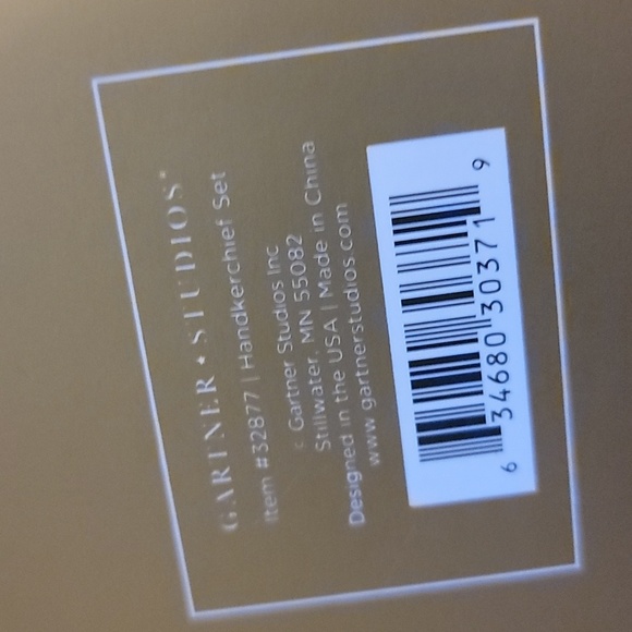 Gartner Studios- No ugly crying handkerchiefs - Picture 5 of 5